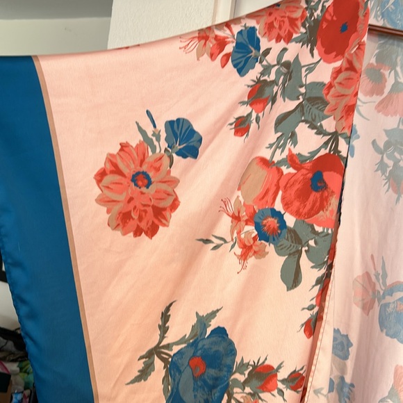 Nordstrom Pink and Blue Floral Wrap/Shawl One size - Picture 8 of 8